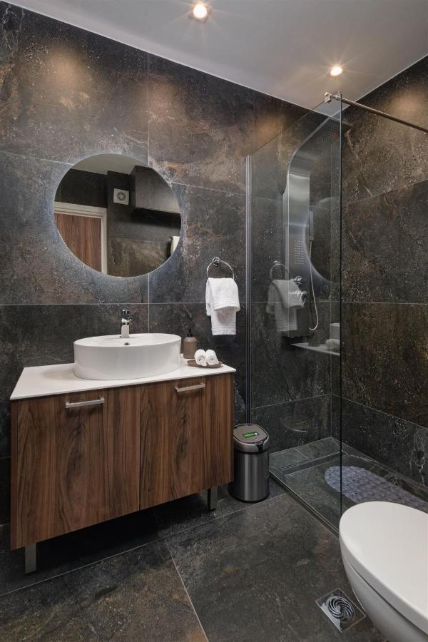 Downtown Luxury #1 *